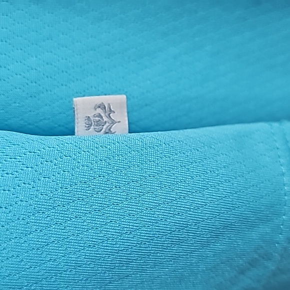 Lady Hagen Long Sleeve V-Neck Shirt in Women's Size Medium - Picture 2 of 5